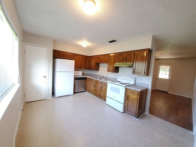 Photo - 3118 Leanne St