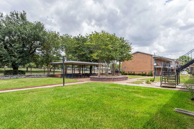 Photo - Beechnut Grove Apartments