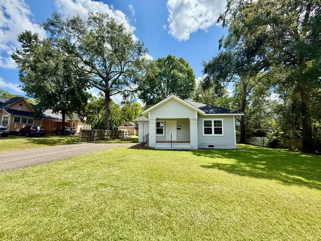 Photo - 121 W Kerr Ave