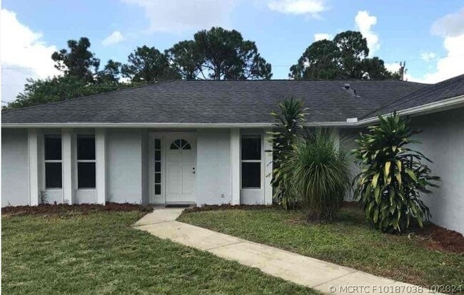 Building Photo - 3265 SW Escarole St