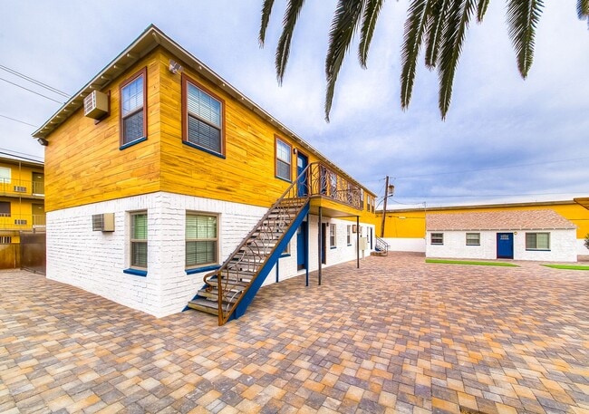 Building Photo - ONE:2:ONE Unit 1
