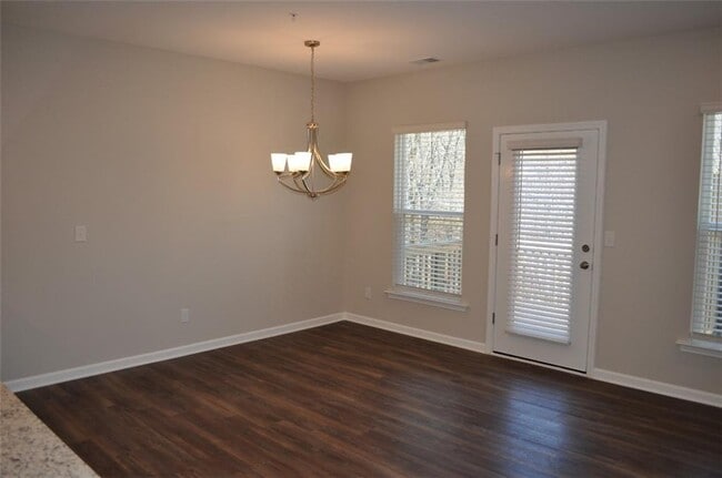 Photo - 1365 Elderwood Way