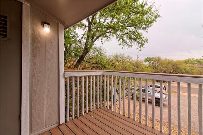 Photo - 401 Hedgewood Dr