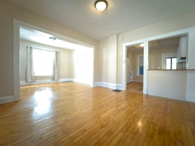 Photo - 2550 Crozier Ave