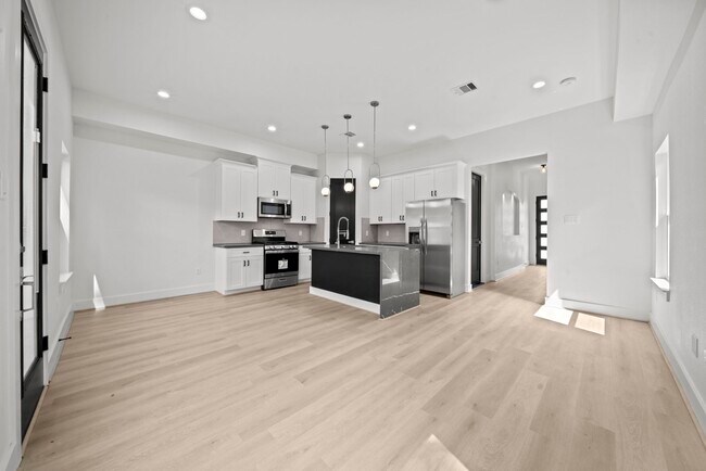 Photo - 4930 Chennault Rd