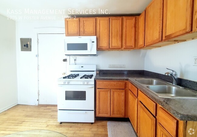 Building Photo - Large 3 Bedroom 1.5 bath with separate LR/... Unit 1905-2 Rental