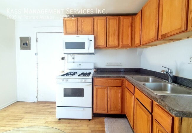 Large 3 Bedroom 1.5 bath with separate LR/... - Large 3 Bedroom 1.5 bath with separate LR/... Apartment Unit 1905-2