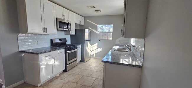 Photo - 2914 Staples St