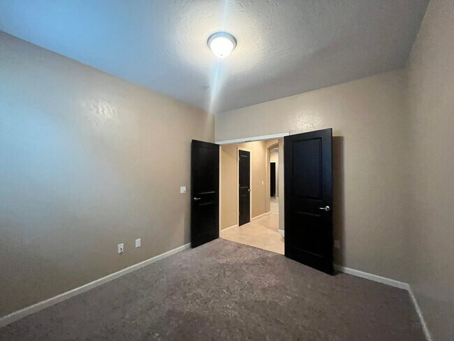 Photo - 2126 N Lindsay Ct