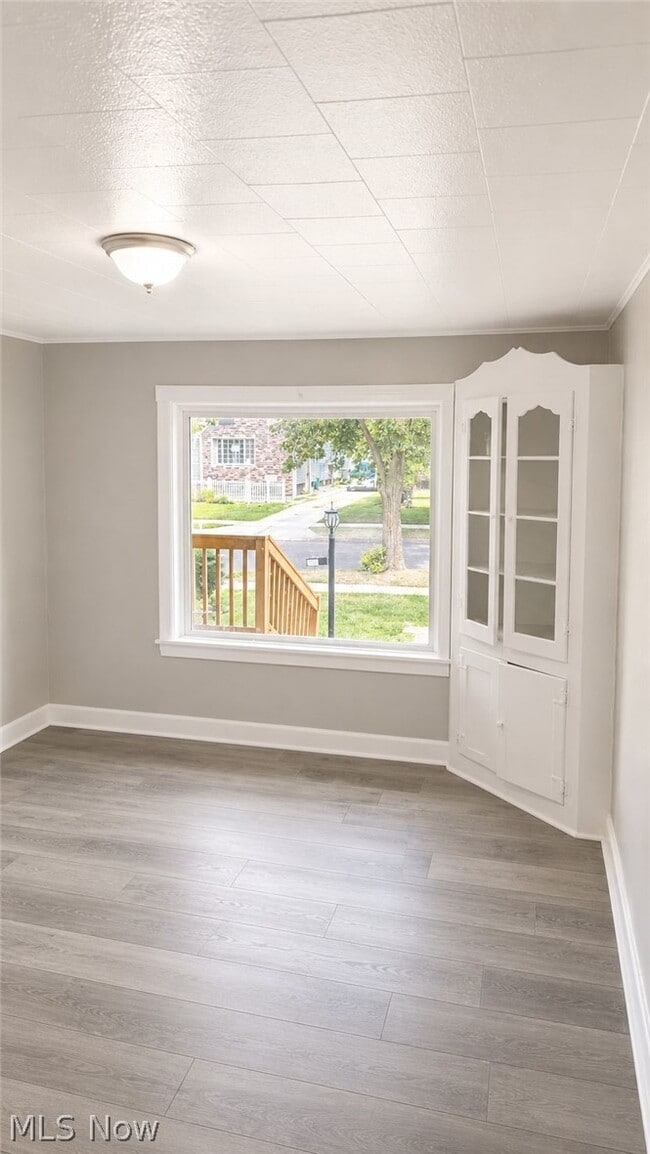 Photo - 1362 Shaw View Ave