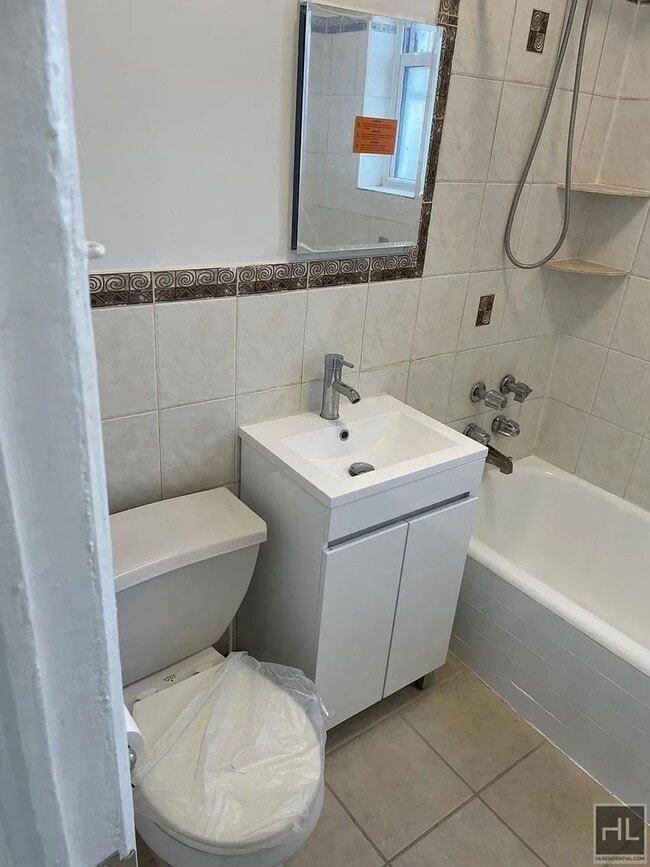 Photo - EAST 15 STREET Unidad 3C