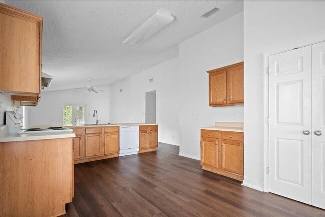 Photo - 2659 Rosebud Dr E