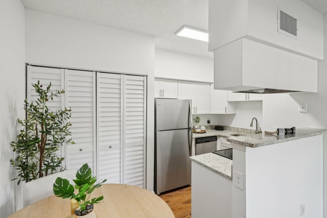 Photo - Waterford Point Apartments