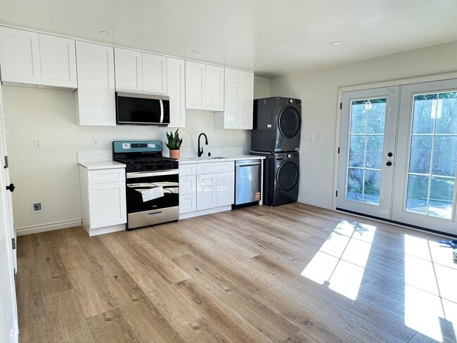 Building Photo - 15726 Yermo St Rental