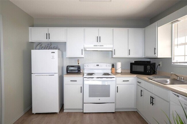 Photo - 502 SE B St Unit C