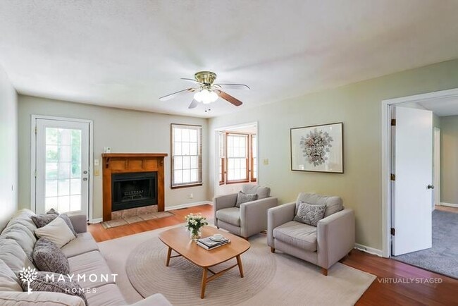 Photo - 323 Southern Dr