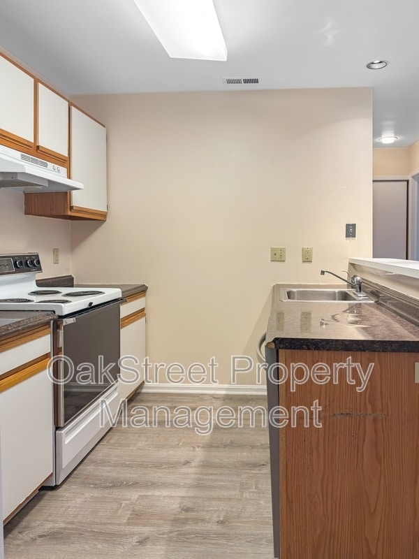 Photo - 621 E Lake Front Cir