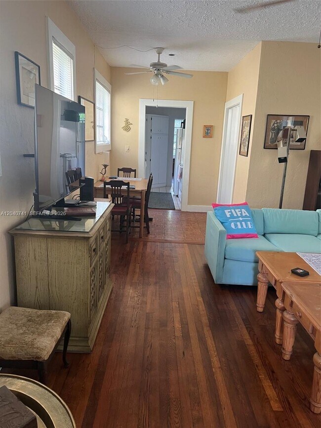 1209 Aguila Ave