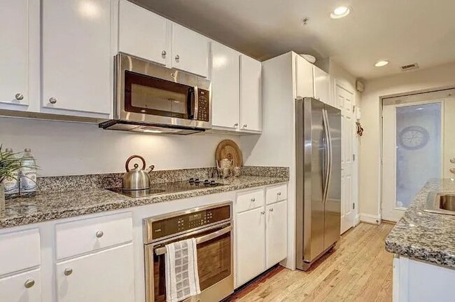 Charming 2 BR/1 BA Apartment in Woodley Park! - Charming 2 BR/1 BA Apartment in Woodley Park!