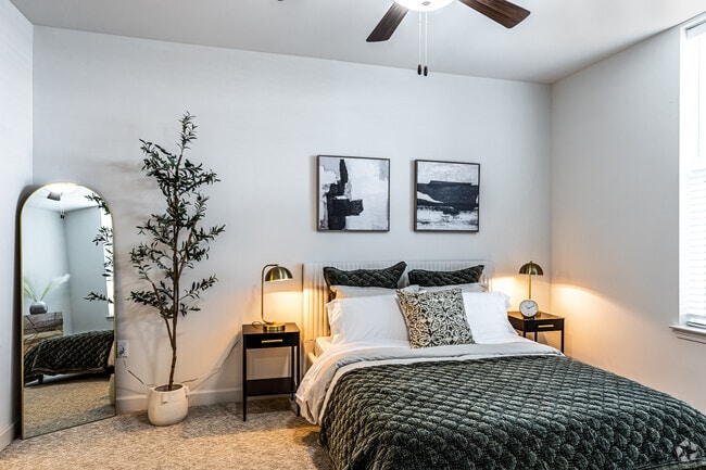 1BR, 1BA - 826SF