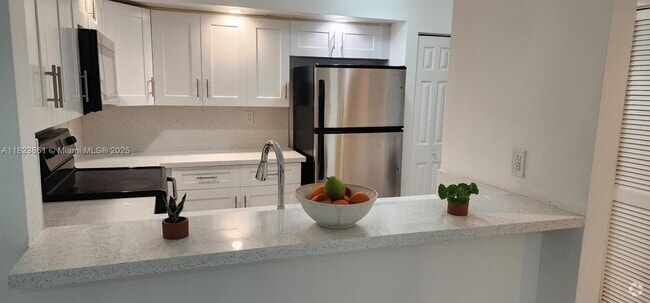 Building Photo - 8500 SW 212th St Unit 112 Rental