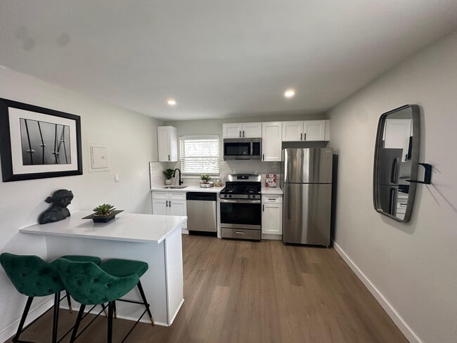 Photo - Lakeview Apartments