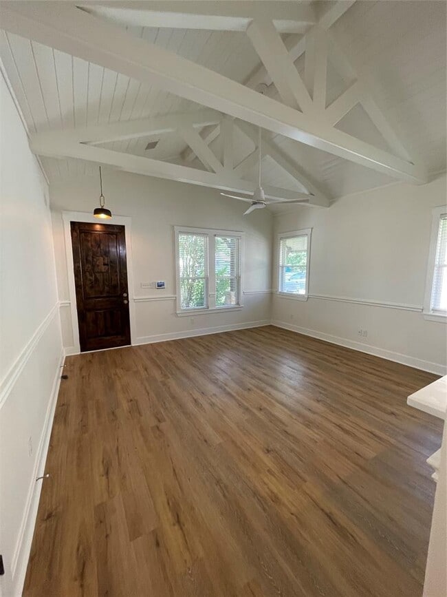 Photo - 706 W Lockhart St