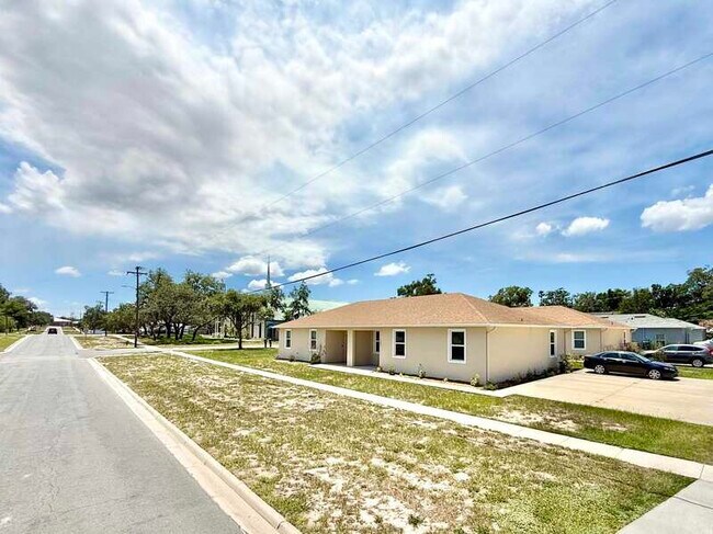 2 W Orange St