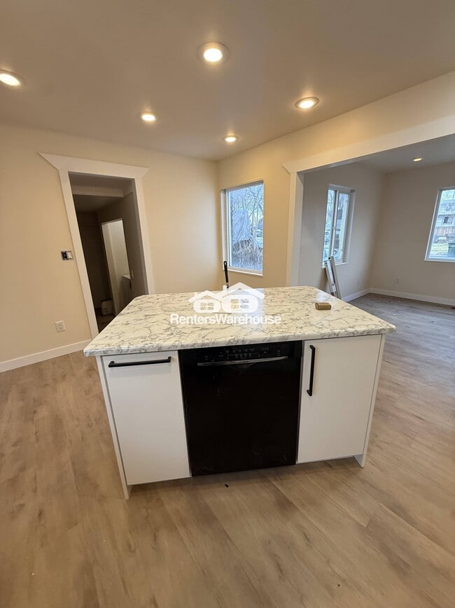 Photo - 318 E Oakland Ave