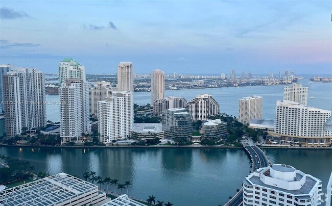 Building Photo - 950 Brickell Bay Dr Unit 4002 Rental