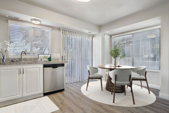 Photo - Spacious 2 Bed 1.5 Bath Townhome in Murray...