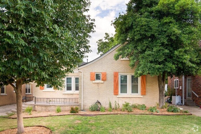 Building Photo - 2 Bed 1 Bath Detached 2 Car Garage in Denn... Rental