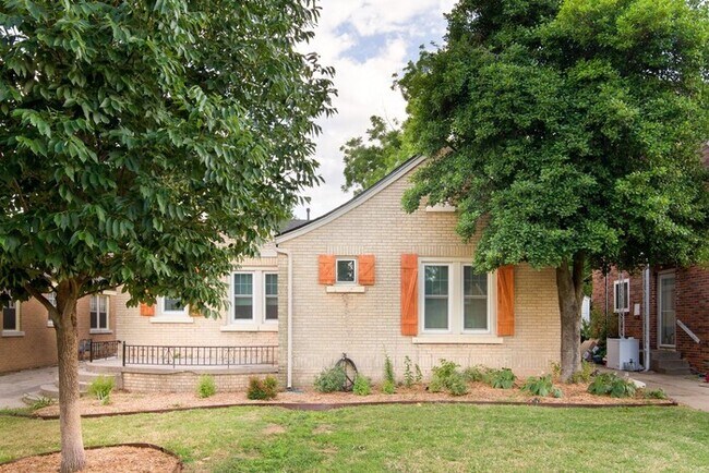 2 Bed 1 Bath Detached 2 Car Garage in Denn... - 2 Bed 1 Bath Detached 2 Car Garage in Denn... House