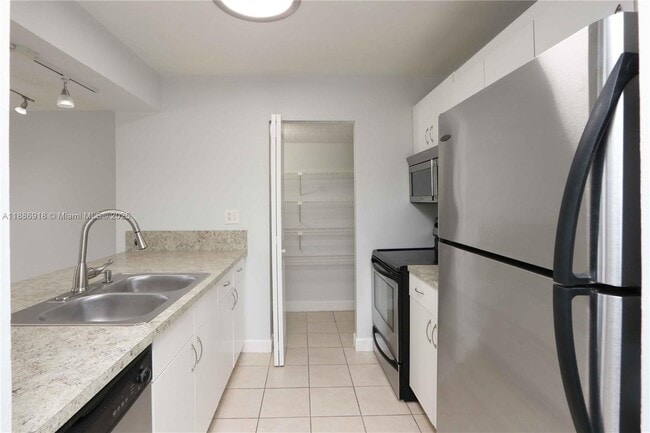 Photo - 850 N Miami Ave Unidad W-305