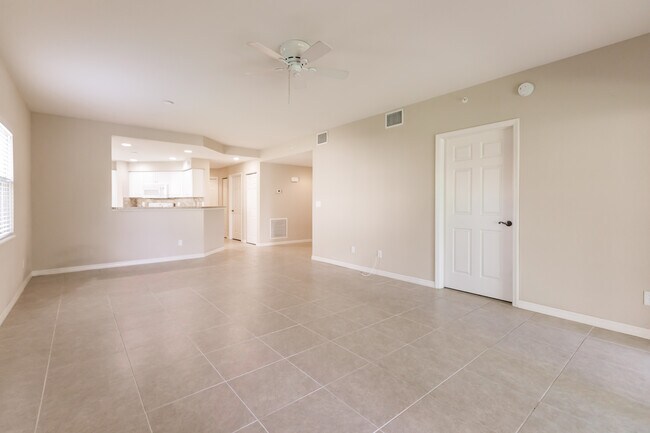 Photo - 27520 Palmesta Circle Unidad 50