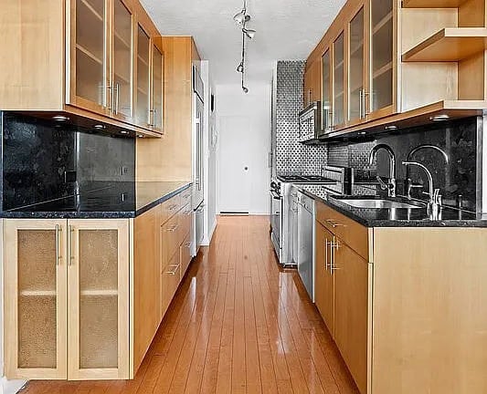 Building Photo - 75 Henry St Unit 28H