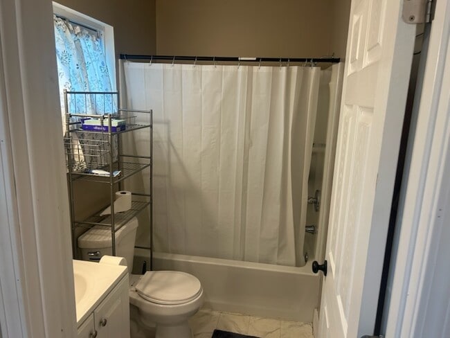 Photo - 900 E Stewart St