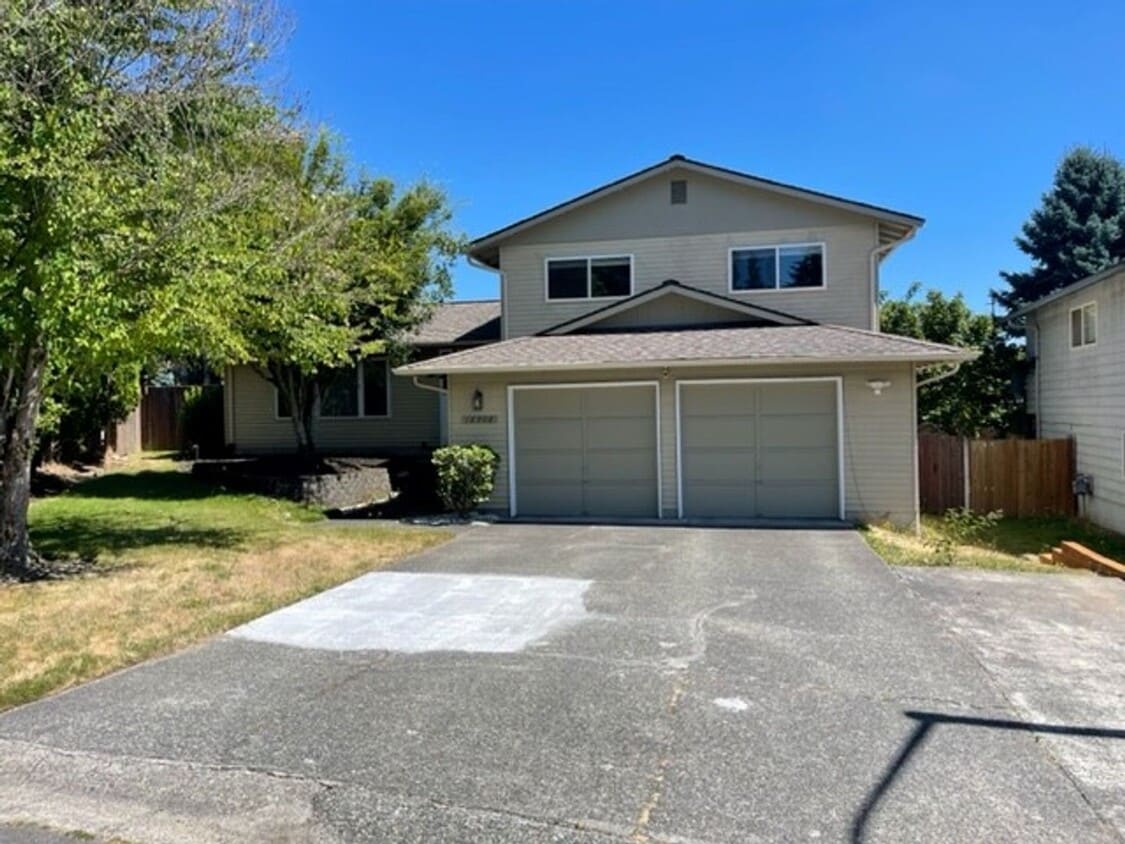 Beautifully Updated Home with Large Yard a... - Beautifully Updated Home with Large Yard a...