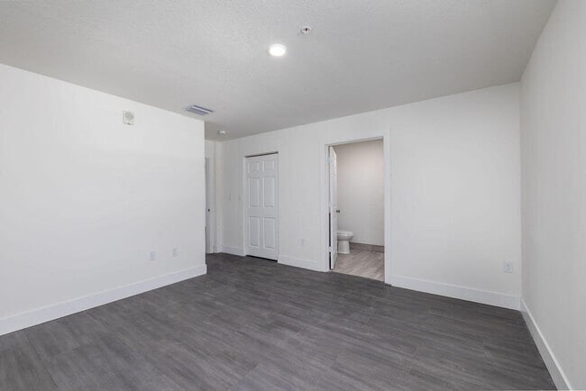 Mayfair Apartments - Mayfair Apartments