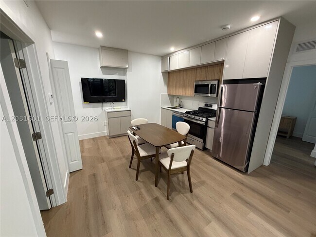 Building Photo - 1619 Jefferson Ave Unit 210