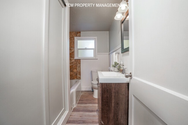 Building Photo - 8437 S M St