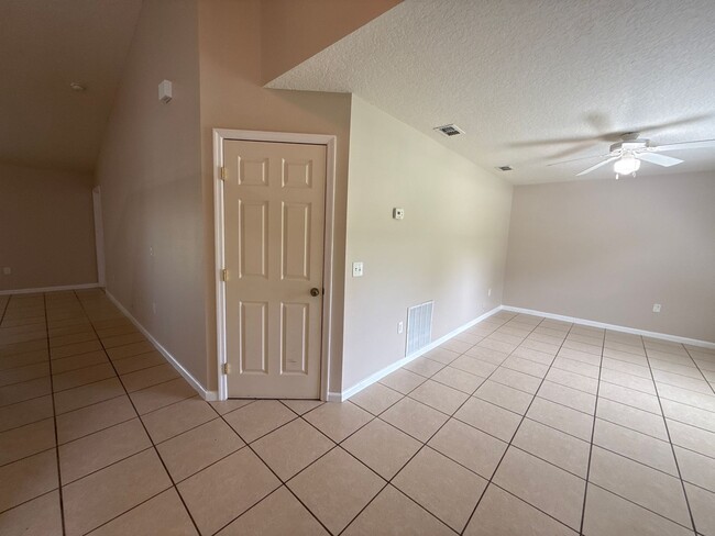 Photo - SILVER SPRINGS SHORES 3/2/2