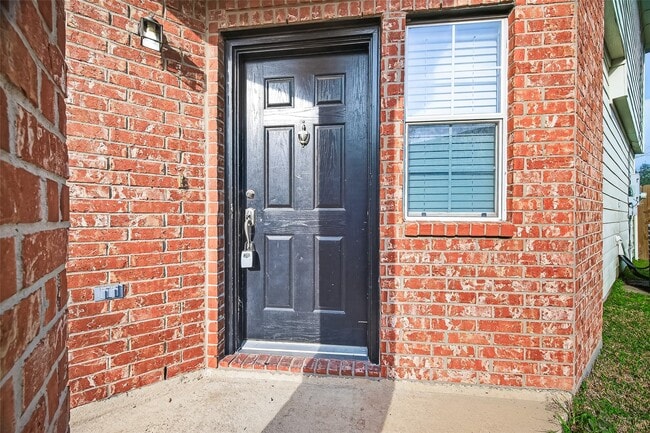 Photo - 1411 Heathcote Ln