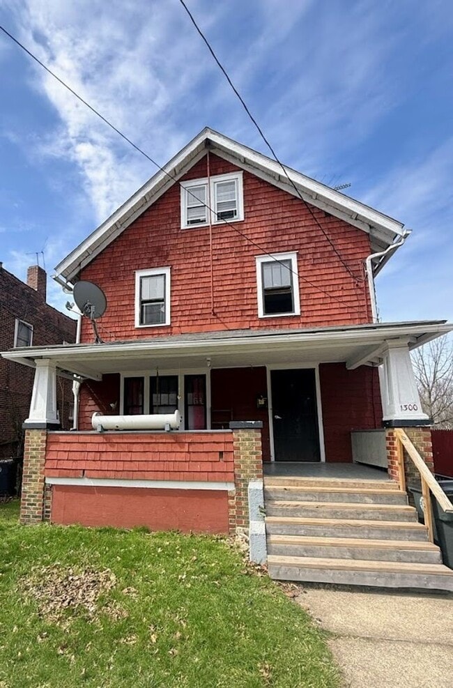 Building Photo - 1300 Grant St Unit 2/3