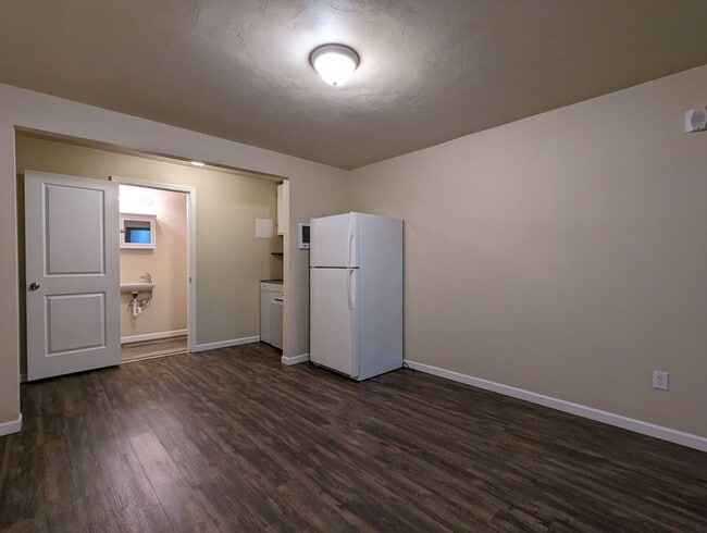 Photo - Great 1-Bedroom, 1-Bath Apartment In Springfield With On-site Laundry!