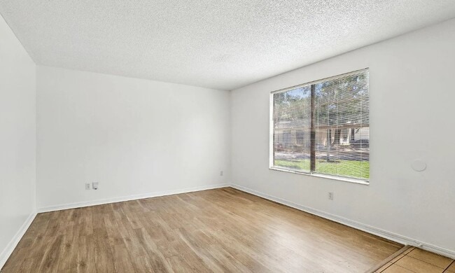 Photo - 4 Bentwood Ln Unit 1B