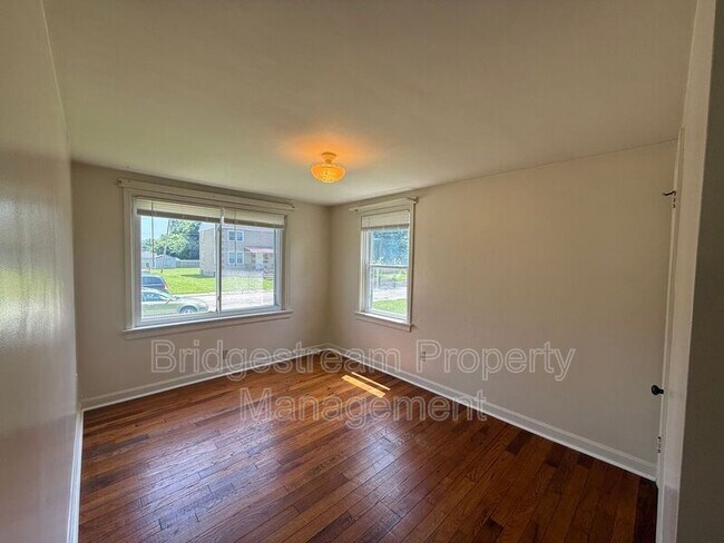 Photo - 698 Smith Ave