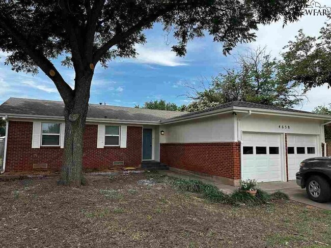Photo - 4658 Briarwood Dr House