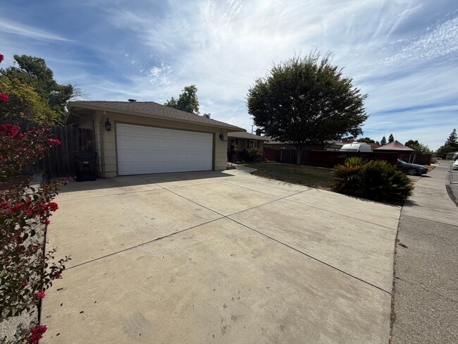 4752 Crestview Dr