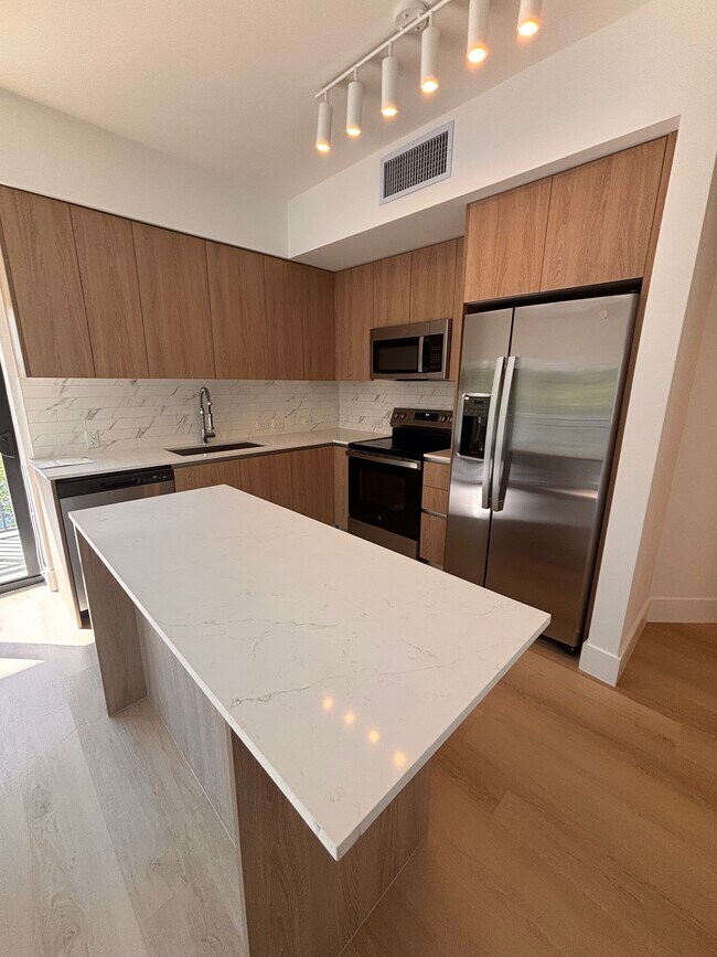 Photo - 2596 NE 182nd Ter Unit A2